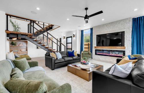 Lakefront Stay for 16 with Pool Dock & Game Room - Foto 14