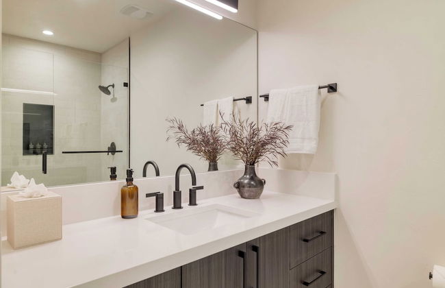 Mins to Deer Valley Lift Firepit, Game Room, Views, 5bdr Orion by Avantstay - Photo 33