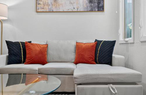 Worldcup Ready Beautifully Furnished One Bedroom Apartment in the Heart of West Village Dallas with Pool and Free Parking - Foto 1