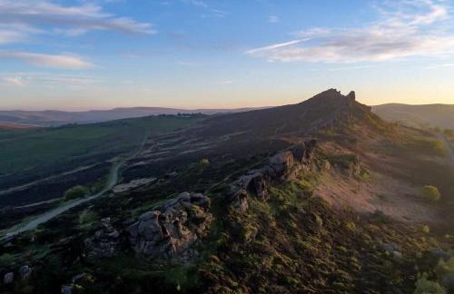 School House, cosy cottage for 12 with hot tub in the Peak District - Photo 70