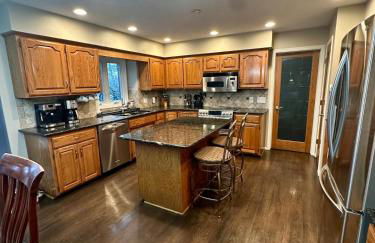 Spacious 4-bed family home with park views - Foto 12