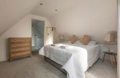 Stunning 5-bed Barn Conversion in Newark-on-Trent by Renzo, Beautiful Surroundings, Sleeps 10! - Foto 24
