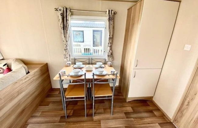 Beautiful Cosy 2-bed Caravan in Clacton-on-sea - Photo 25