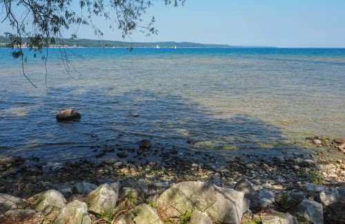 Sequim Escape with Gas Grill and Deck, Walk to Beach! - Foto 35