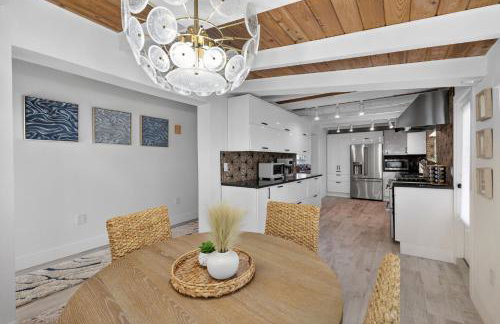 Blue Lagoon Hideaway 3BR Coastal Chic Retreat - Foto 9