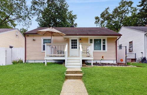 2 Mi to Beach! Hot Tub Haven in Michigan City - Foto 1