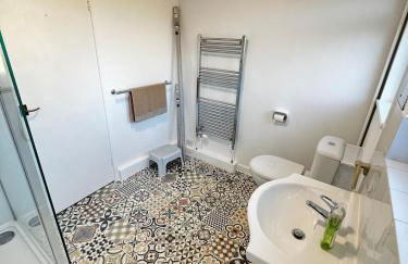 Big Group Bungalow, Sleeps 9, Perfect for Families - Photo 7