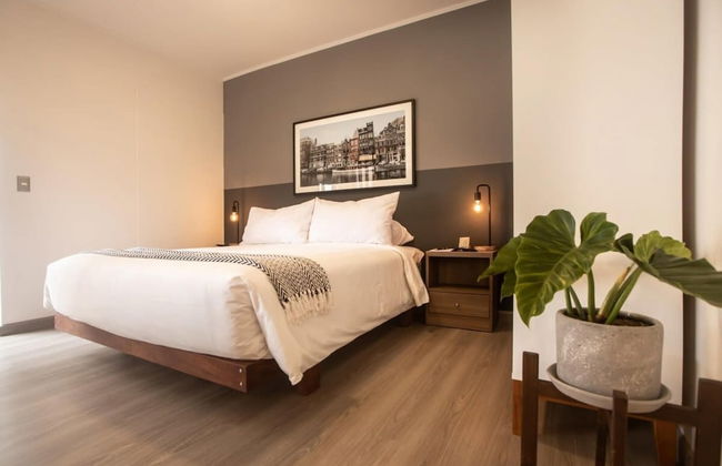 w Delightful 2BR in Miraflores - Photo 2