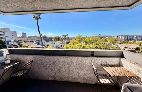 Hollywood Studio with Pool, Parking, Gym & Sign View - Foto 16