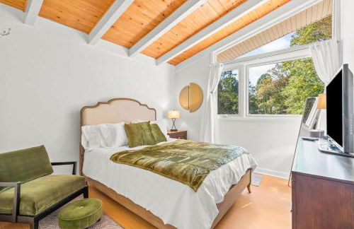 Upscale Modern Home with perfect triad location - Photo 11