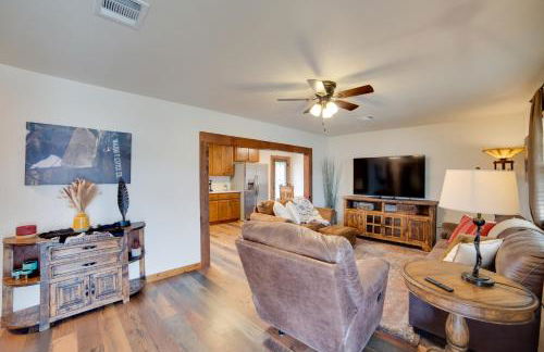 Porch and Fire Pit Ranch Retreat in Blue Ridge! - Foto 10