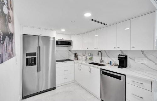 Oceanfront Escape with Resort Amenities Gym Pools and Sauna 1408 - Foto 27