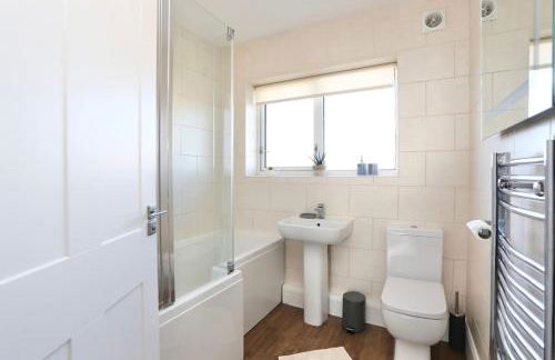 Fabulous beachfront 3 bed house with parking - Foto 51