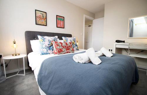 Elegant 2BR w/ Pool Table in Prime Location - Foto 49