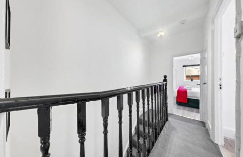 3 Beds Home walking distance from Shirley High Street - sleep 7 - Free Parking - Pool Table - 50" TV - Foto 18