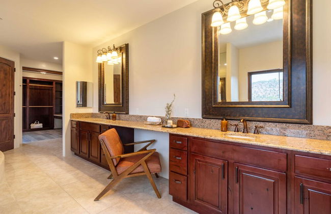 Pyramid by Avantstay Luxe Sedona Mansion w/ Views, 7mins to Downtown - Photo 49