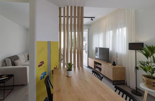 Onar Elegant Beachside Home - Foto 17