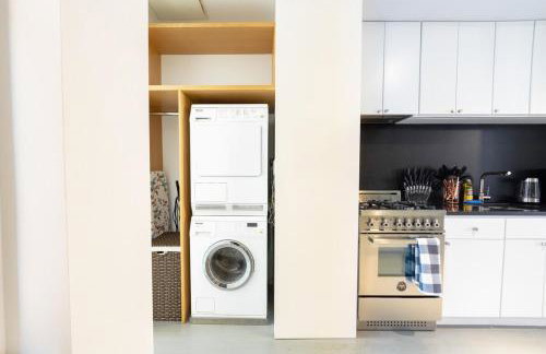 E10-2 Designer East Village Townhouse 1BR W D - Foto 26