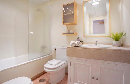 Precioso ático con piscina en Marbella - Foto 20