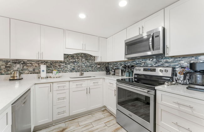 Stunning 2/2 Designer Condo w Coastal Appeal Right on the Gulf! - Foto 11