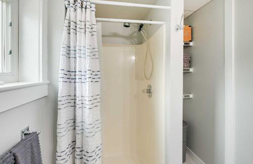 Chic and Central Apartment about 6 Mi to Sebec Lake! - Foto 18