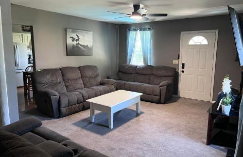 Cozy 3 Bedroom Home a short walk to Main Street Shadow Lake Dance Night Club - Foto 5