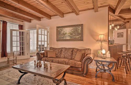 Tranquil Smoky Mountain Cabin with Porch and Fire Pit - Foto 5