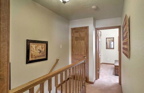 Red River Home with 2 Balconies - 1 Block to Main St - Foto 15