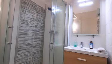 Port Horizon - T3 terrasse vue port climatisé piscine WIFI résidence Escale Port - Foto 3