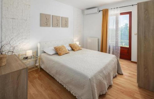 Lovely Home In Tinjan - Photo 39