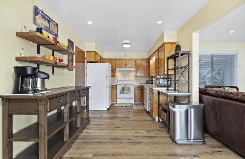 Sandy Feet Retreat -- Lakefront Retreat With Sand Volleyball Court! - Foto 26