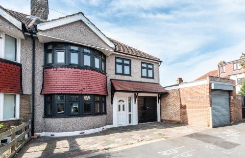 4 Bedroom Family Home In South East London - Photo 52