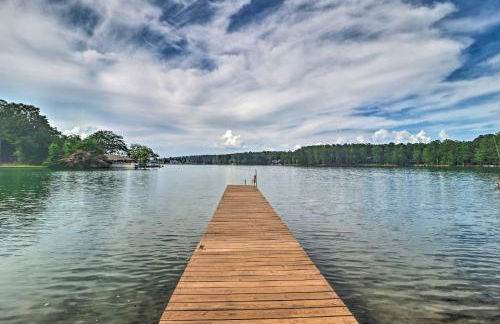 Waterfront Lake Martin Home with Grill and Beach! - Foto 23