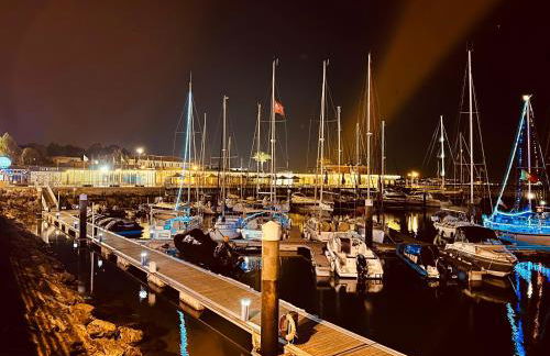 Sleep aboard a modern sailboat in Oeiras - Photo 37