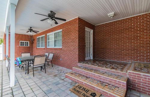 A Large Tropical Estate with 2 Acres of Space home - Foto 54