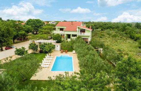 Six-Bedroom Holiday Home In Sv Filip I Jakov - Foto 1