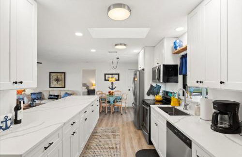 Waterfront - Private Pool - Pet Friendly - Photo 23