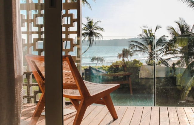 Modern Beach Villa With Roof Garden - Photo 3