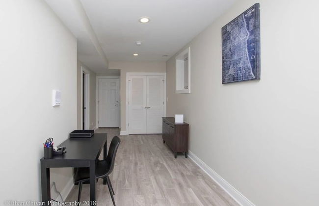 New Modern Comfort in Wrigleyville w Parking - Foto 2