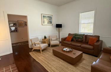 Charming 2-Bedroom 1 Bath Near Everything - Foto 1