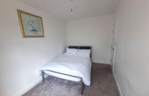 3 Bedroom House Ideal for Work Family Short or Long Term Stays Easy Access to Manchester Oldham Halifax Bury - Foto 42