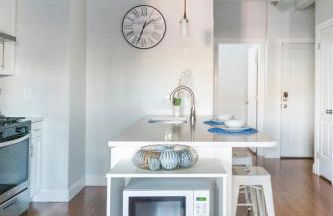 Jennifer's Stylish Apt Private Deck Backyard Oasis - Foto 10