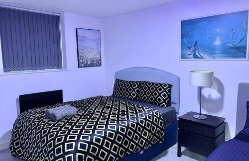 Ibiza Royale -Sleeps 6-Free Parking -Wi-Fi - Foto 20