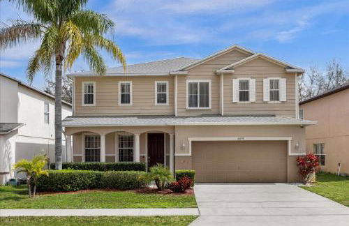 Bluelakeview Luxury Villa with Private Pool & Spa plus Lake Views, BBQ, Games Room - Photo 4