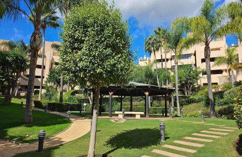 Luxury 2 bedrooms, Private Heated Pool - EHHouse - Photo 32