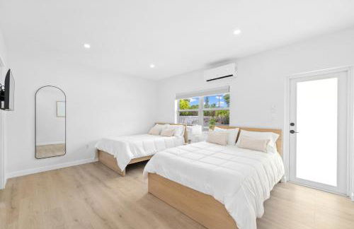 M Lake Worth Beach - Modern Villas Near West Palm Beach, Chic Retro Vibes, King Bed, Cozy Backyard, BBQ, Workspace, High-Speed Internet, Free Parking, 5 Minutes to Downtown & Beach - Foto 66