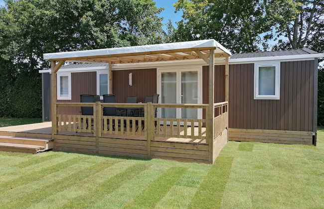 Chalet Aqua in Netherlands With Veranda - Photo 1