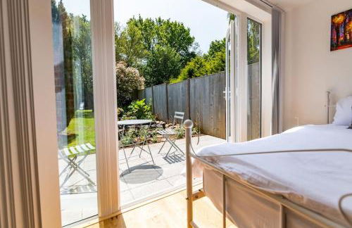 Patio lodge with forest access close to beaches - Foto 21