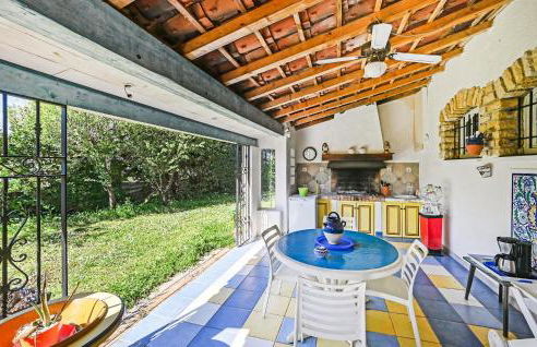 Lovely Home In Saint-Julien-Les-Rosie - Foto 16