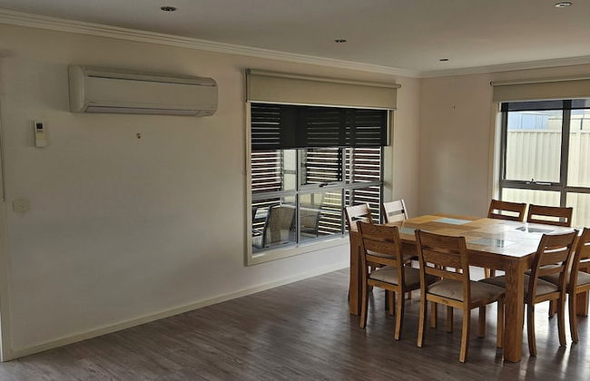 Penguin Retreat - Photo 11